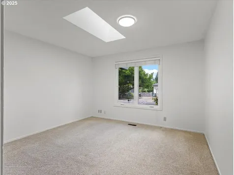 706 NW Queens Court Hillsboro OR 97124