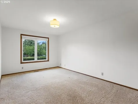 706 NW Queens Court Hillsboro OR 97124
