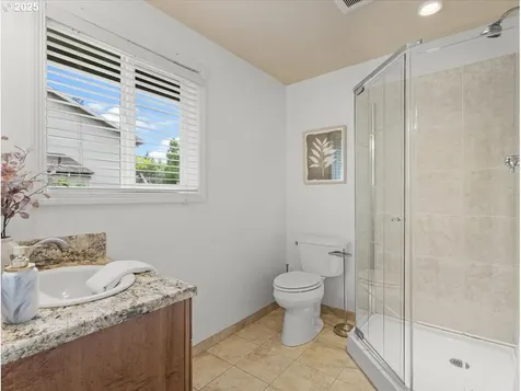 706 NW Queens Court Hillsboro OR 97124