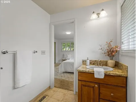 706 NW Queens Court Hillsboro OR 97124