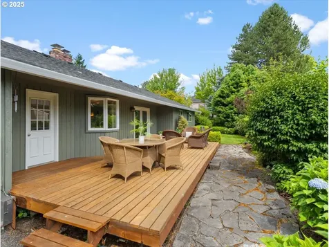 706 NW Queens Court Hillsboro OR 97124