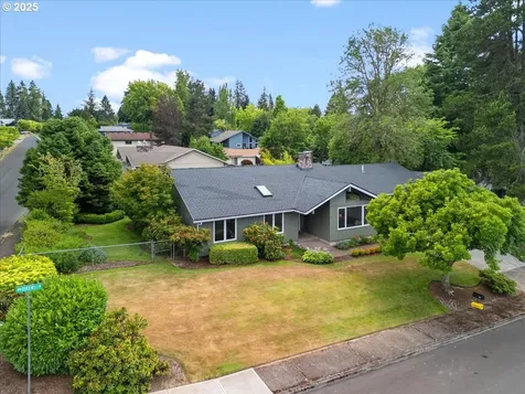 706 NW Queens Court Hillsboro OR 97124