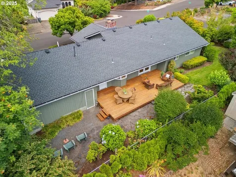 706 NW Queens Court Hillsboro OR 97124