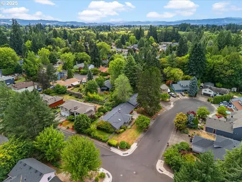 706 NW Queens Court Hillsboro OR 97124