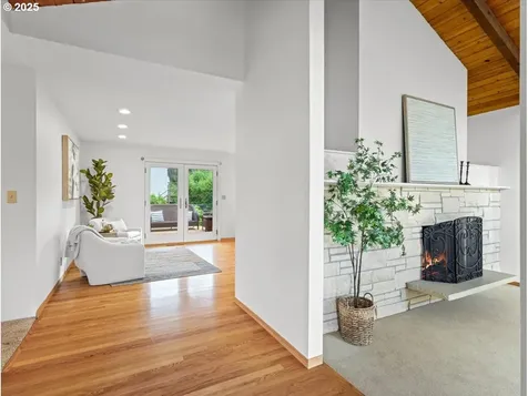 706 NW Queens Court Hillsboro OR 97124