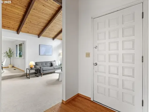 706 NW Queens Court Hillsboro OR 97124