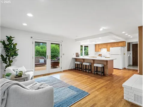 706 NW Queens Court Hillsboro OR 97124