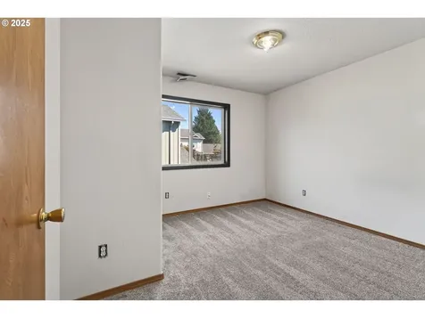 14997 SE Gilesford Street Clackamas OR 97015