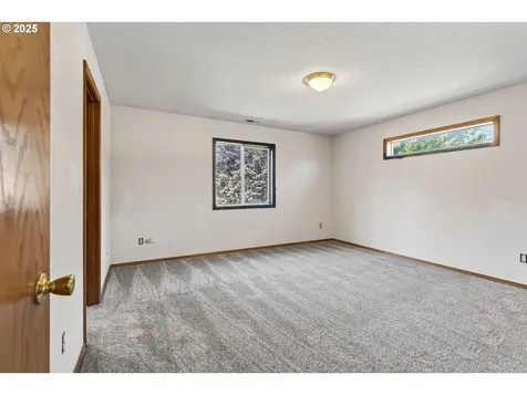 14997 SE Gilesford Street Clackamas OR 97015