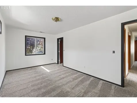 14997 SE Gilesford Street Clackamas OR 97015