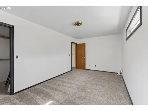 14997 SE Gilesford Street Clackamas OR 97015