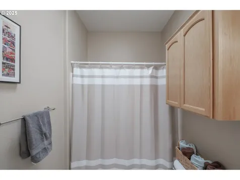 2740 Harding Avenue NW Salem OR 97304