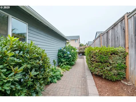 2740 Harding Avenue NW Salem OR 97304