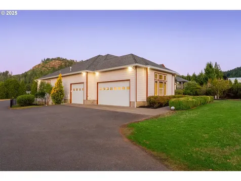 580 Evelyn Street Roseburg OR 97471