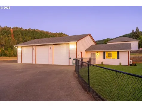 580 Evelyn Street Roseburg OR 97471