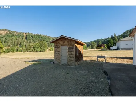 580 Evelyn Street Roseburg OR 97471