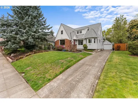 7017 NE Sacramento Street Portland OR 97213