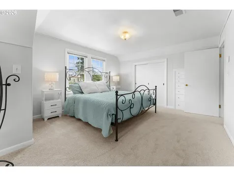 7017 NE Sacramento Street Portland OR 97213