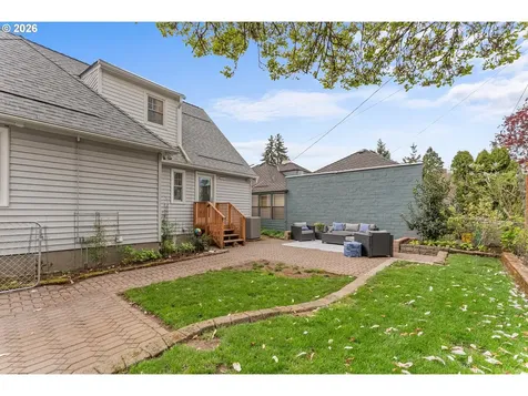 7017 NE Sacramento Street Portland OR 97213