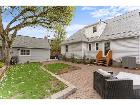 7017 NE Sacramento Street Portland OR 97213
