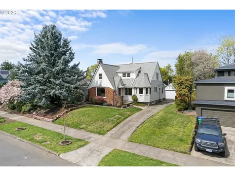 7017 NE Sacramento Street Portland OR 97213
