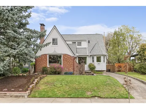 7017 NE Sacramento Street Portland OR 97213