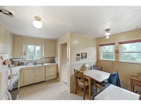 973 N Elliott Street Coquille OR 97423