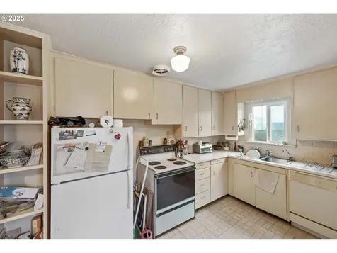 973 N Elliott Street Coquille OR 97423
