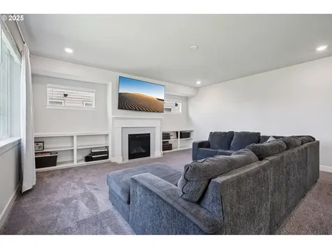 6247 SE Genrosa Street Hillsboro OR 97123