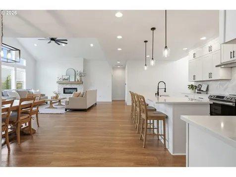 1474 Meadow Avenue Silverton OR 97381