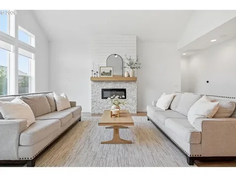 1474 Meadow Avenue Silverton OR 97381