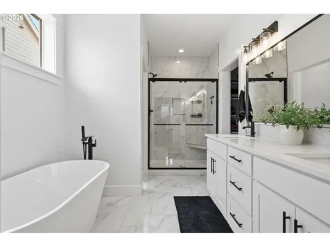 1474 Meadow Avenue Silverton OR 97381