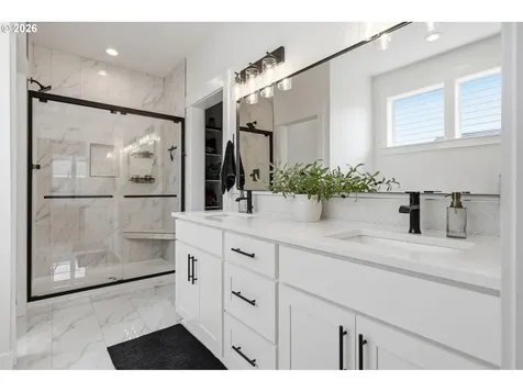 1474 Meadow Avenue Silverton OR 97381
