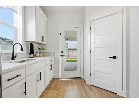 1474 Meadow Avenue Silverton OR 97381
