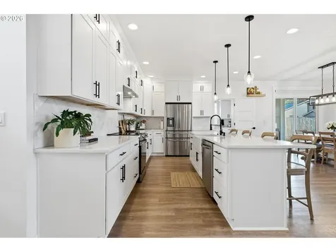 1474 Meadow Avenue Silverton OR 97381
