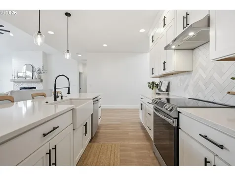 1474 Meadow Avenue Silverton OR 97381