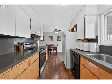 3058 NE Follett Street Roseburg OR 97470