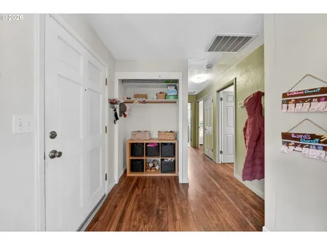 3058 NE Follett Street Roseburg OR 97470