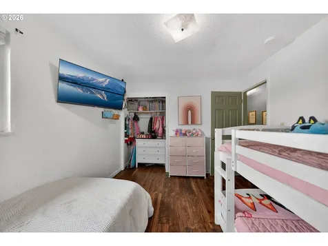 3058 NE Follett Street Roseburg OR 97470