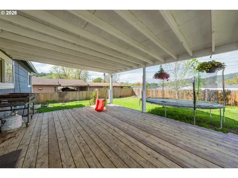 3058 NE Follett Street Roseburg OR 97470