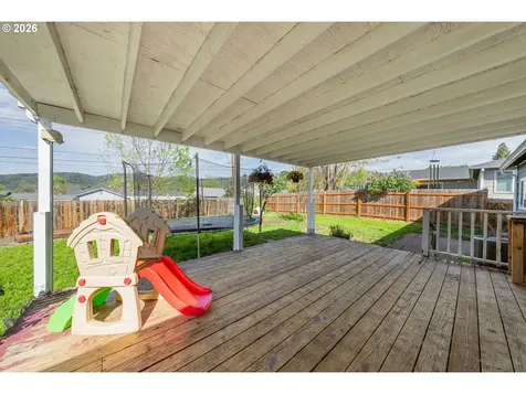 3058 NE Follett Street Roseburg OR 97470