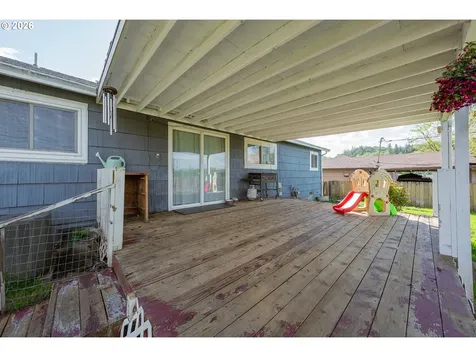 3058 NE Follett Street Roseburg OR 97470