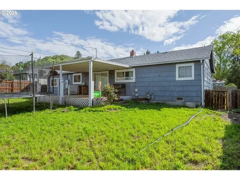 3058 NE Follett Street Roseburg OR 97470