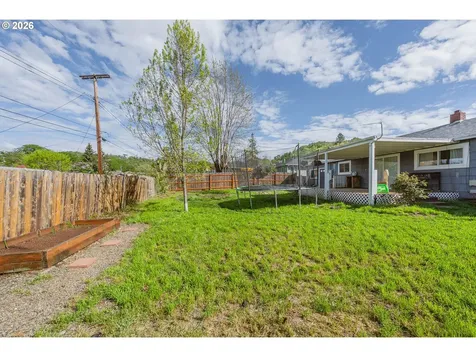 3058 NE Follett Street Roseburg OR 97470