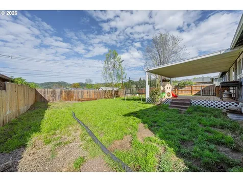 3058 NE Follett Street Roseburg OR 97470