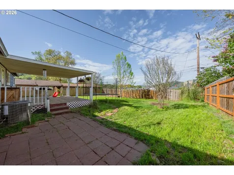 3058 NE Follett Street Roseburg OR 97470
