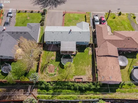 3058 NE Follett Street Roseburg OR 97470