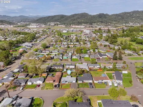 3058 NE Follett Street Roseburg OR 97470