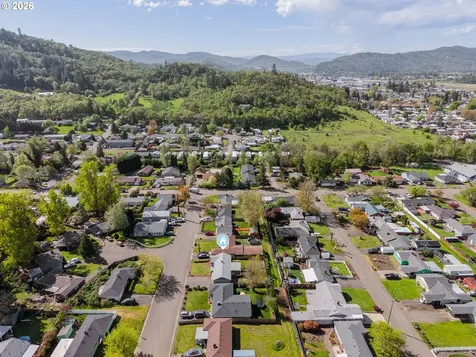 3058 NE Follett Street Roseburg OR 97470