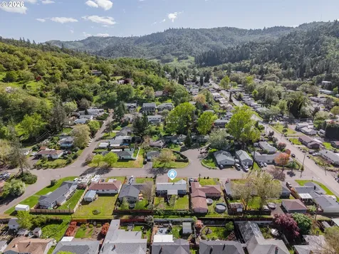 3058 NE Follett Street Roseburg OR 97470